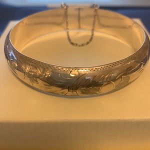 Vintage Thai Sterling Silver etched Floral Design Round  Bangle Bracelet